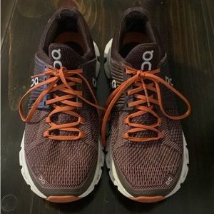 Women's On Cloud- Size 7